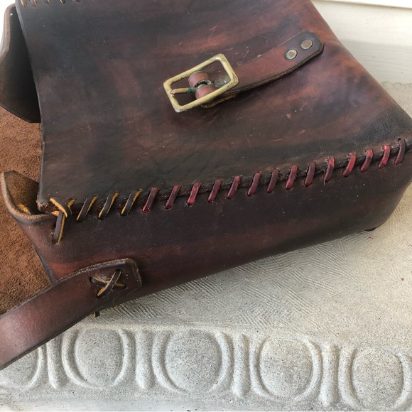 Handmade Vintage 60’s leather Feedbag, whip stitched, distressed brass hardware - Picture 4 of 10
